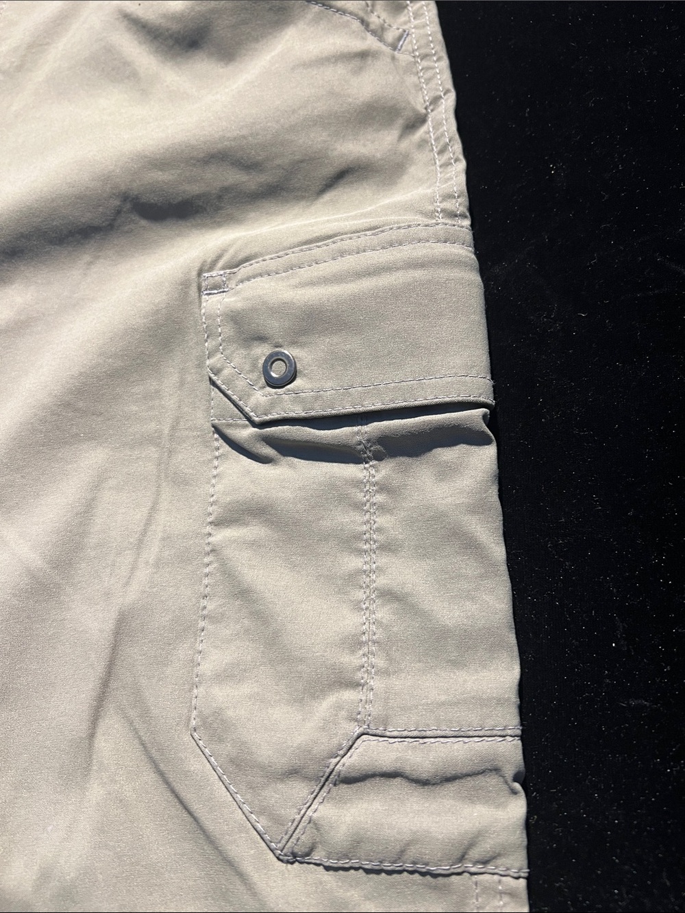 Men's KUHL Casual Cargo Shorts in Light Khaki , used perfect condition - Picture 3 of 11